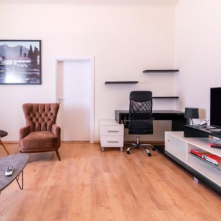 Jevrejska - Central Apartment With Free Parking Нови Сад Екстериор снимка